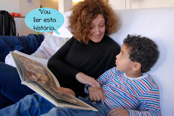 Mãe: Vou ler esta história.